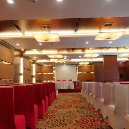 Dolphin Hotel Visakhapatnam Bagian luar foto