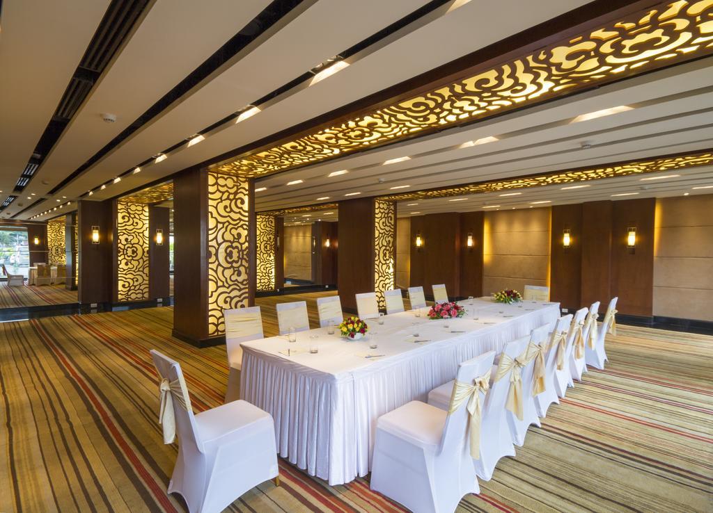 Dolphin Hotel Visakhapatnam Bagian luar foto